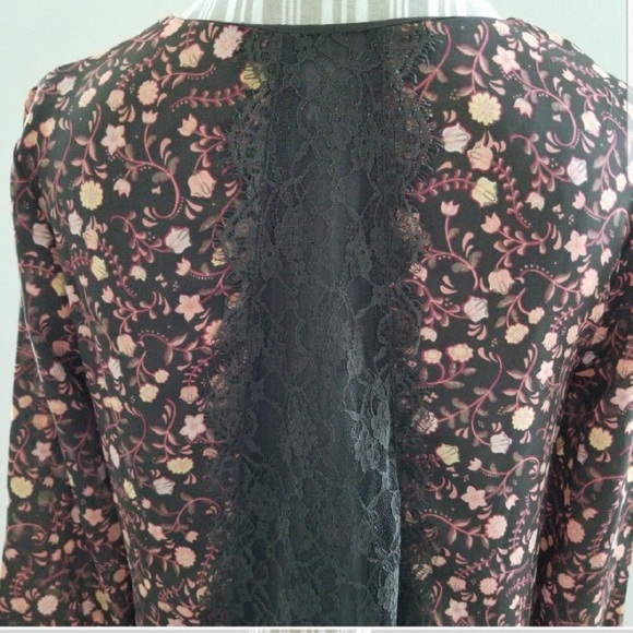 LC Lauren Conrad Tops - LC Lauren Conrad Lace Back Floral Top
